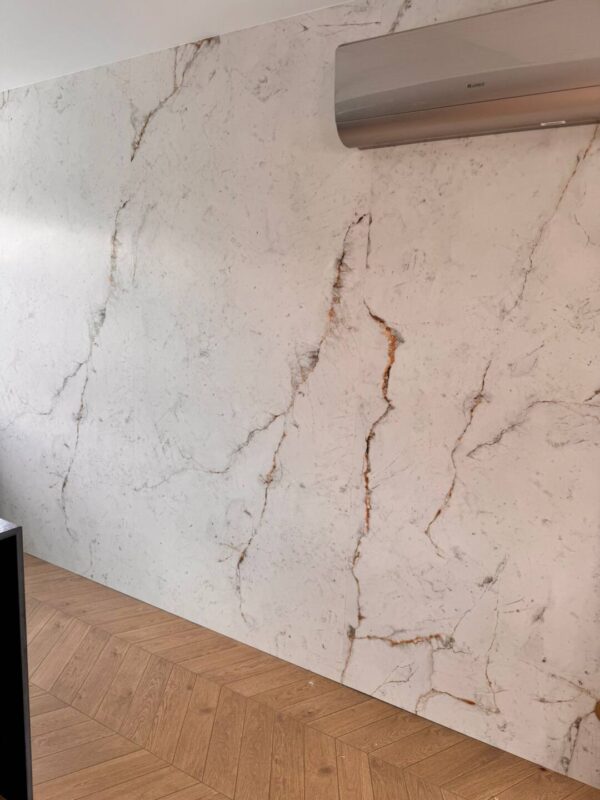 ściana ze spieku kwarcowego Neolith Abu Dhabi