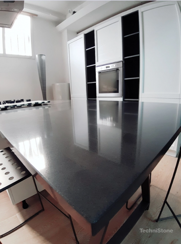 blat z konglomeratu kwarcowego Technistone Crystal Anthracite Pure