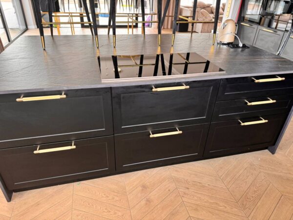 wyspa ze spieku kwarcowego Dekton Laurent